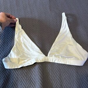SIZE 6 LULULEMON BRA, WHITE COLOR